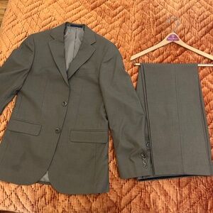 Geoffrey Beene 36R 30X30 Light brown/Sand sharkskin Fabric Gently Used